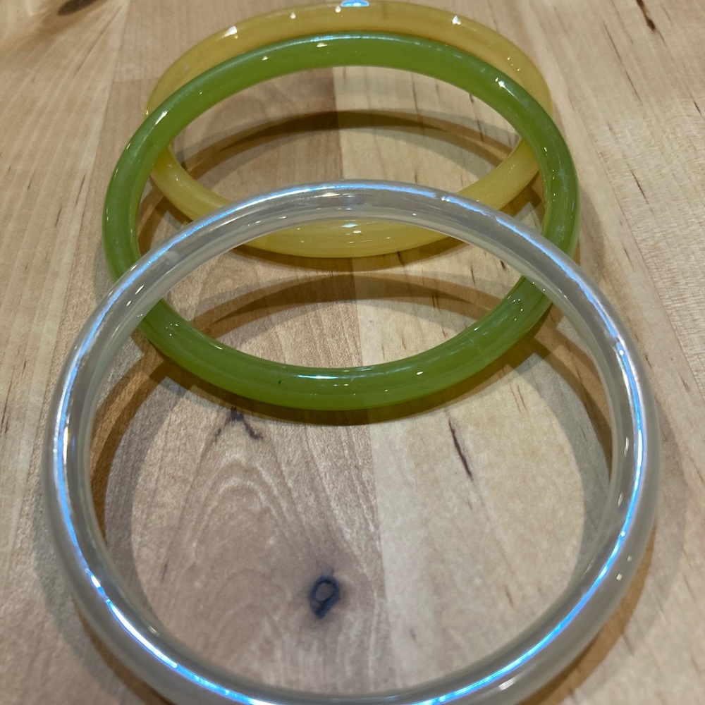 Gifted!!CLOSET CLOSING SALE 3 Glass Bangle bracelets - Picture 3 of 9